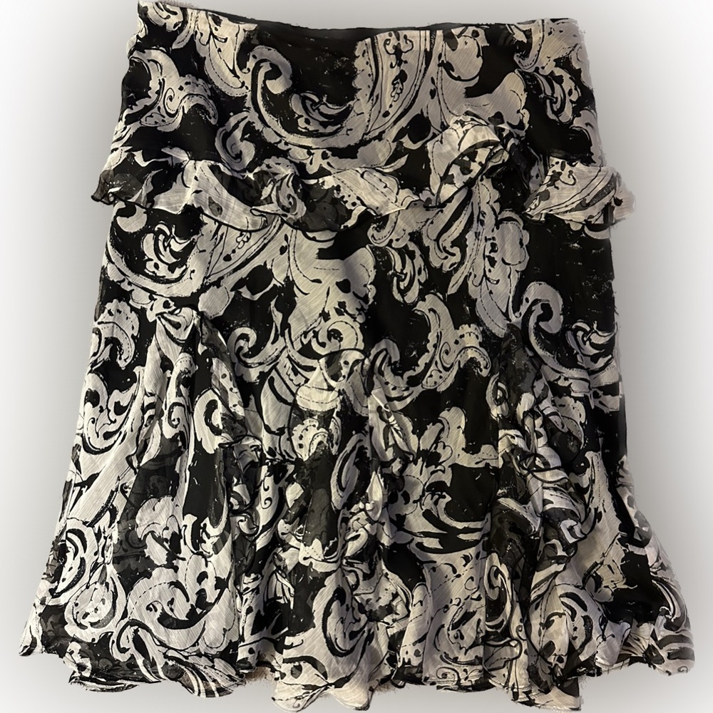 Lauren Ralph Lauren tiered elastic waist skirt. EUC ladies size Large.